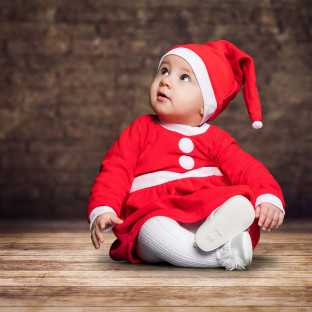 Baby mit Weihnachtsmütze, Babyfotografie