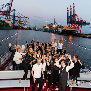 Firmenveranstaltung auf Boot auf der Elbe